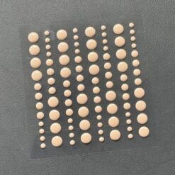 Simple and Basic – Glossy Enamel Dots Nougat 3D-tarra